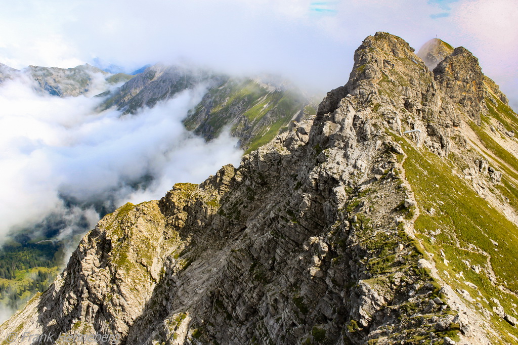 Alpenblick mit den Bergen über den Wolken